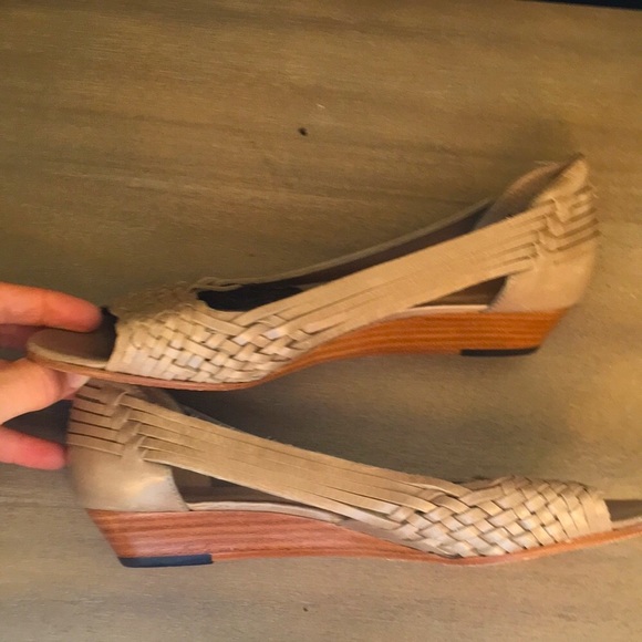 - Frye vintage tab sandals - Picture 2 of 4